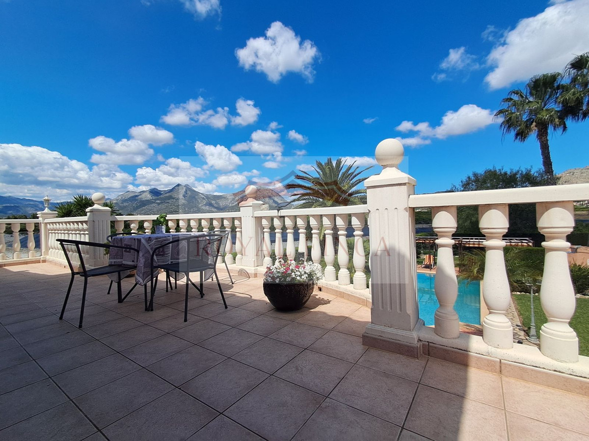 Se vende Villa - Chalet de 4 dormitorios en Costa Blanca, Alicante, España