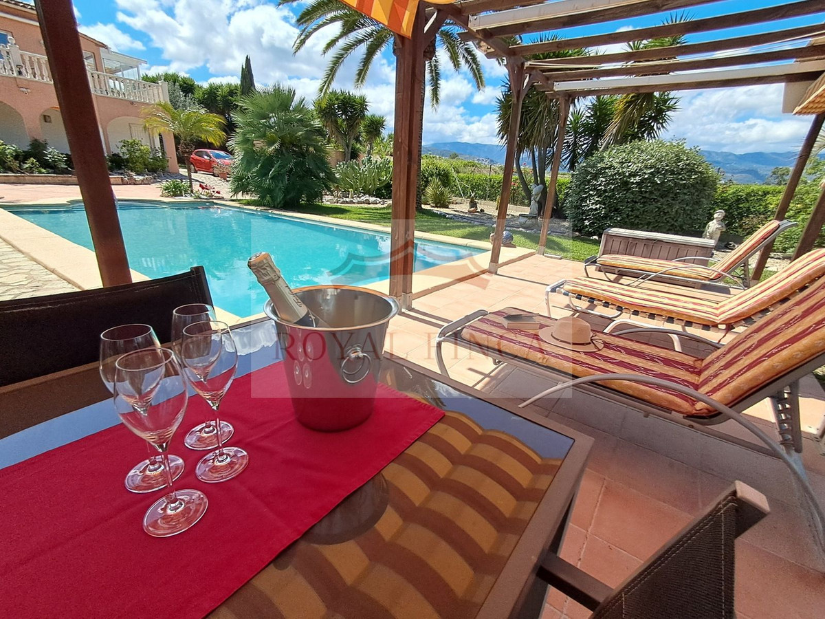 Se vende Villa - Chalet de 4 dormitorios en Costa Blanca, Alicante, España