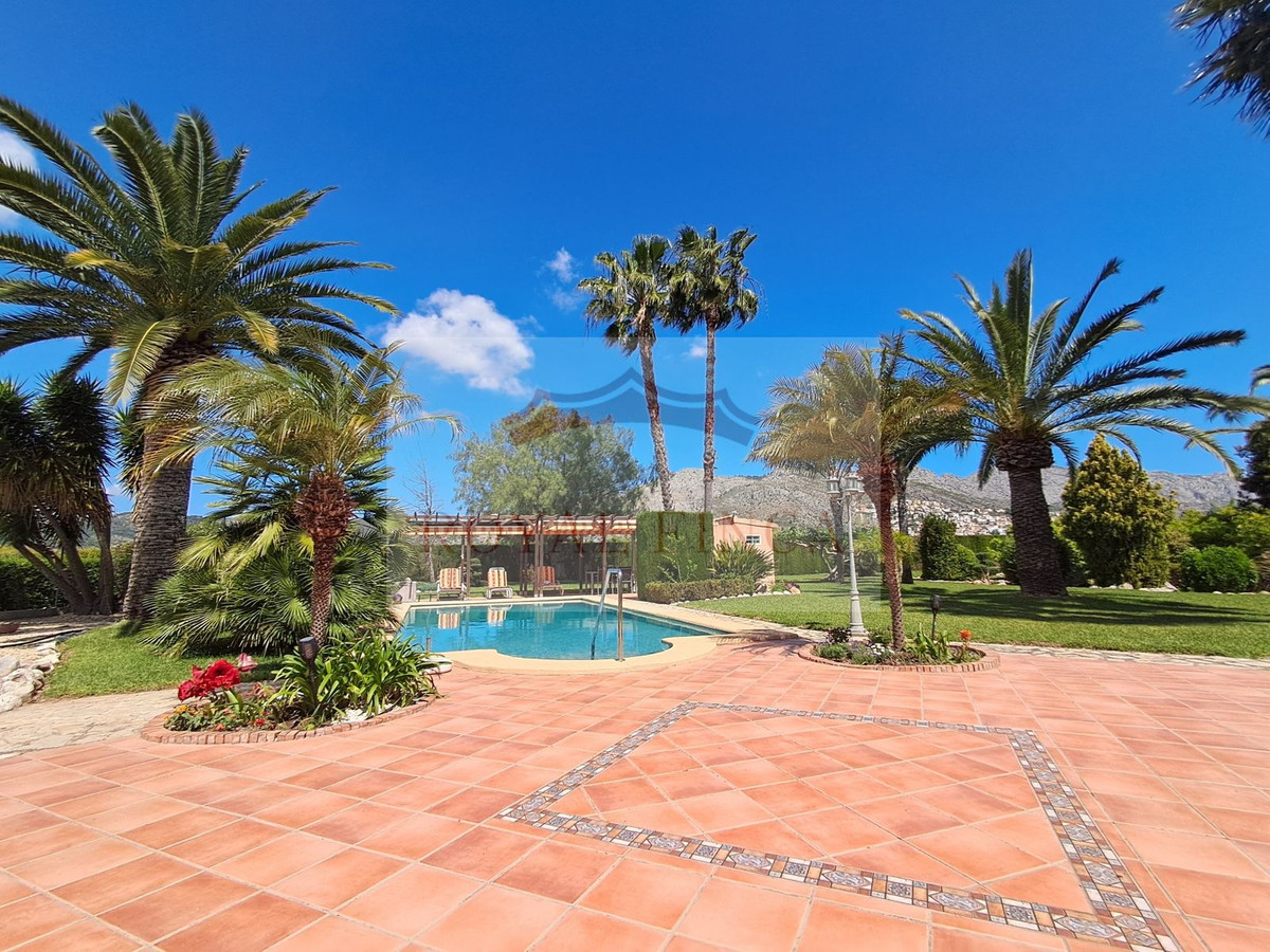 Se vende Villa - Chalet de 4 dormitorios en Costa Blanca, Alicante, España