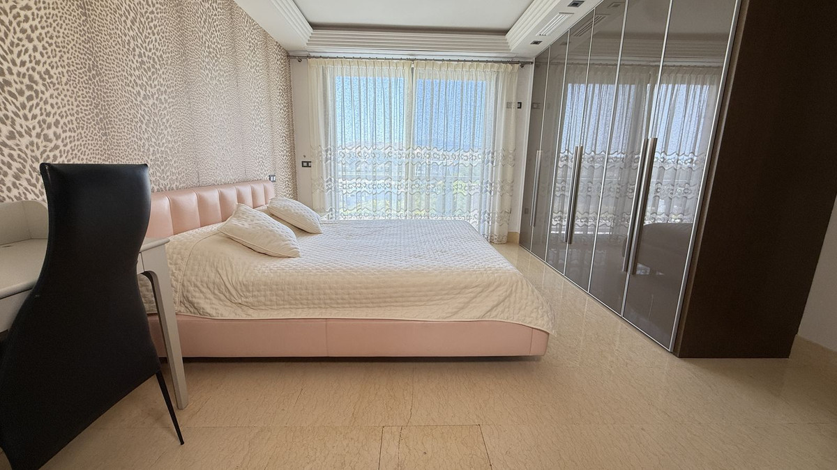 3 Bed Apartment for sale in Benahavís Costa Del Sol, Málaga, Spain