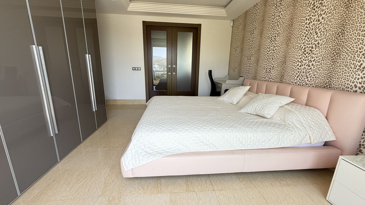 3 Bed Apartment for sale in Benahavís Costa Del Sol, Málaga, Spain