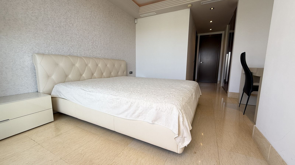 3 Bed Apartment for sale in Benahavís Costa Del Sol, Málaga, Spain
