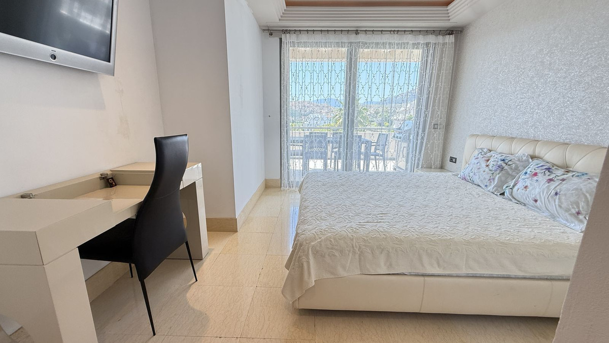 3 Bed Apartment for sale in Benahavís Costa Del Sol, Málaga, Spain