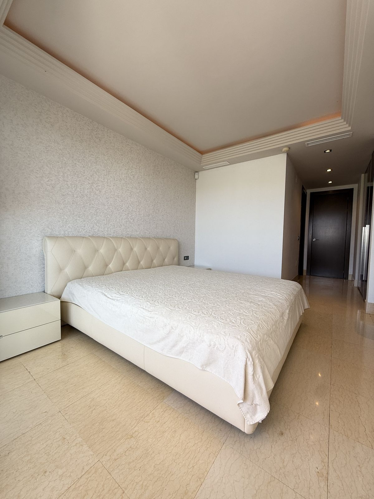 3 Bed Apartment for sale in Benahavís Costa Del Sol, Málaga, Spain