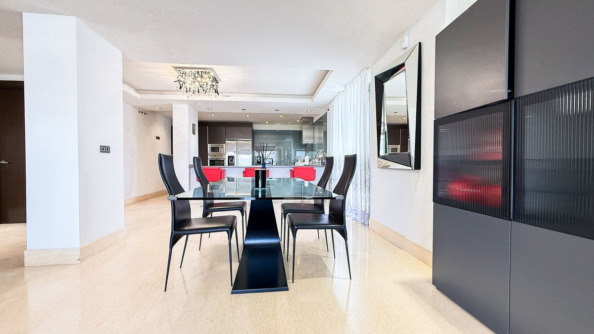 3 Bed Apartment for sale in Benahavís Costa Del Sol, Málaga, Spain
