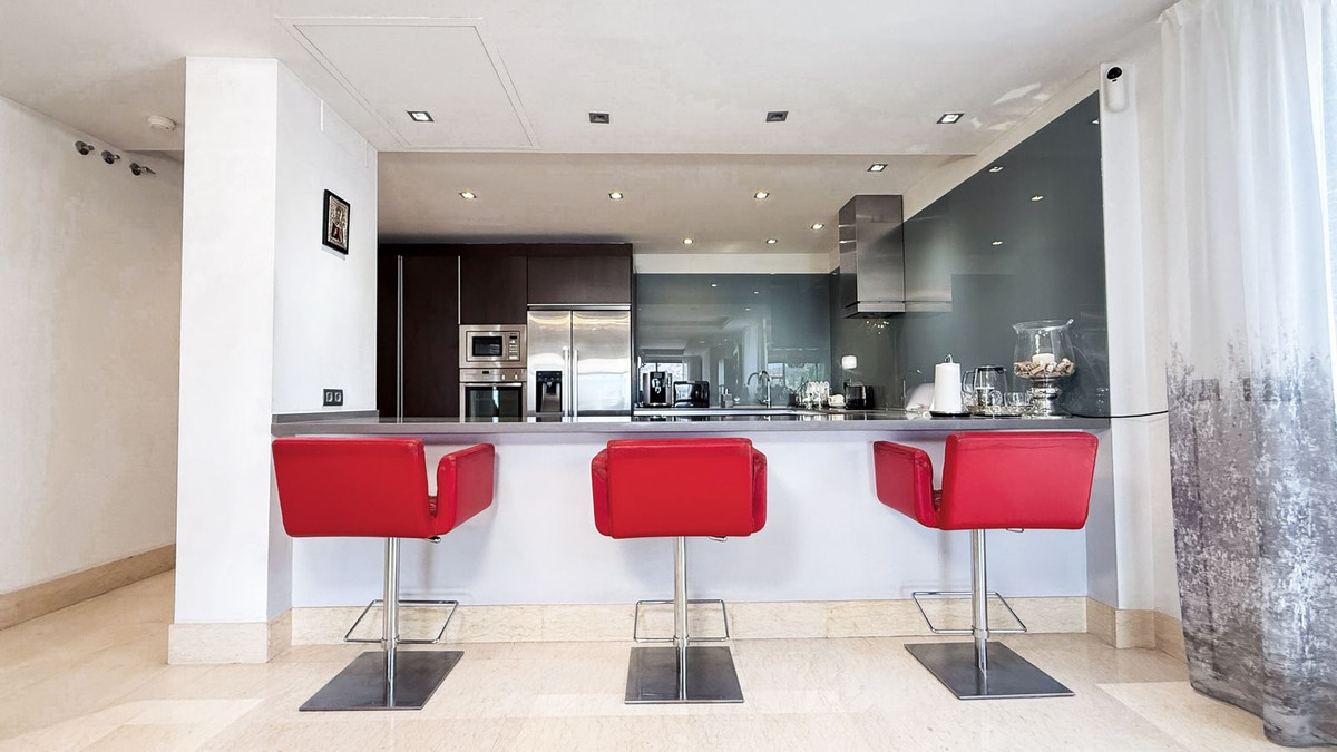 3 Bed Apartment for sale in Benahavís Costa Del Sol, Málaga, Spain