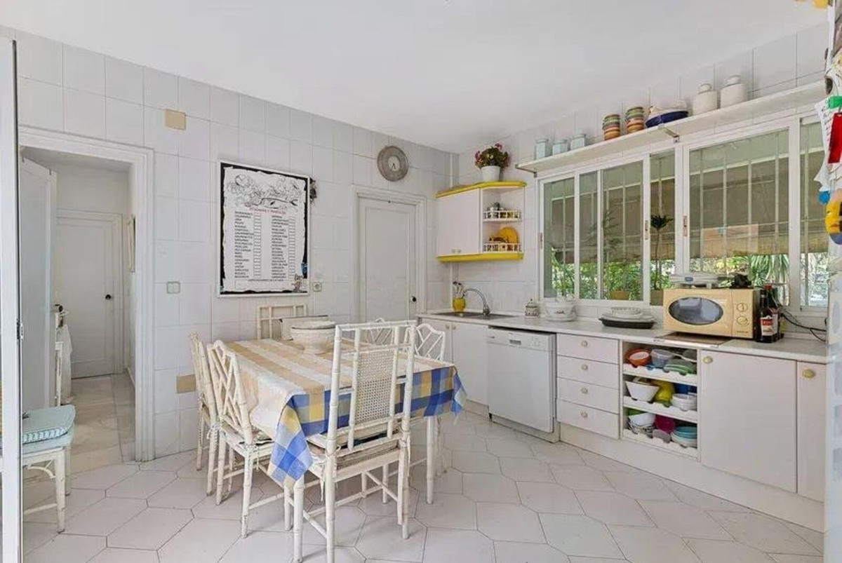 Se vende Villa - Chalet de 5 dormitorios en Costa Del Sol, Málaga, España