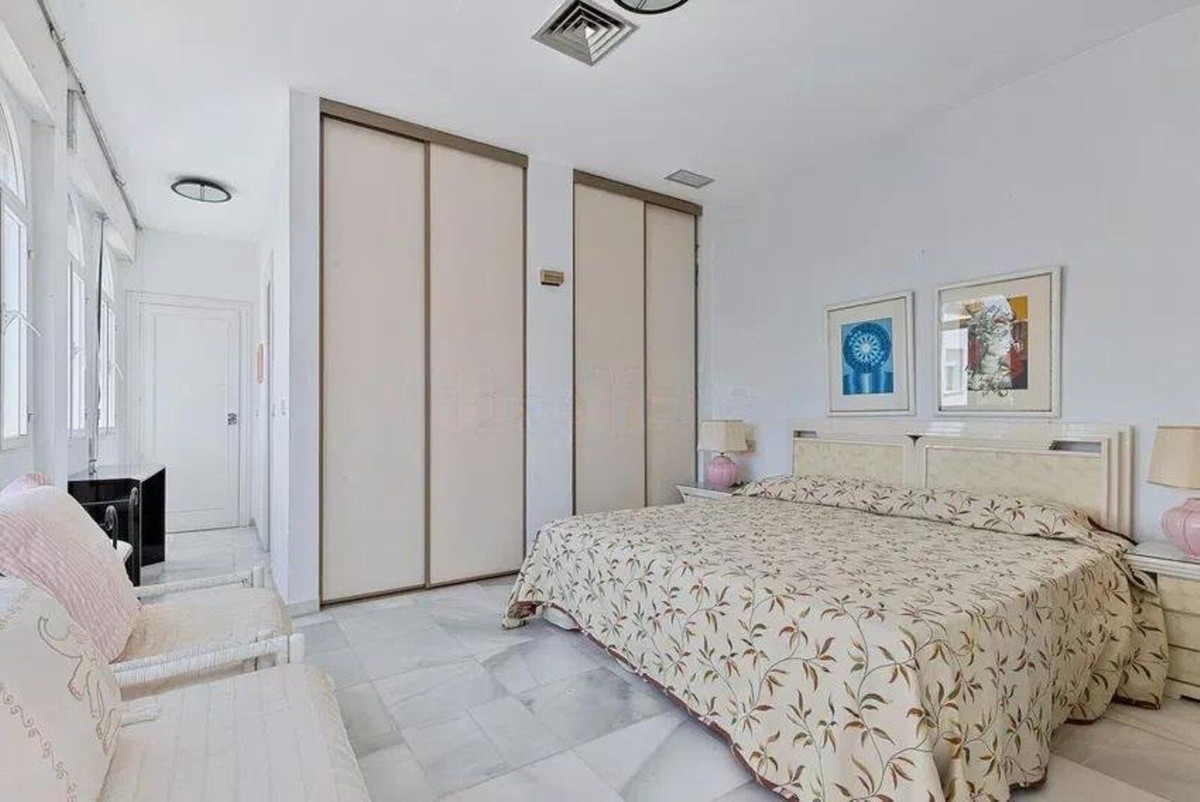 Se vende Villa - Chalet de 5 dormitorios en Costa Del Sol, Málaga, España