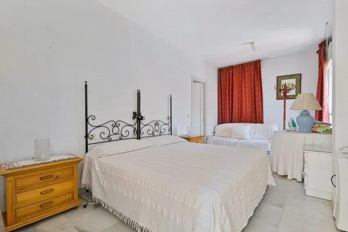 Se vende Villa - Chalet de 5 dormitorios en Costa Del Sol, Málaga, España