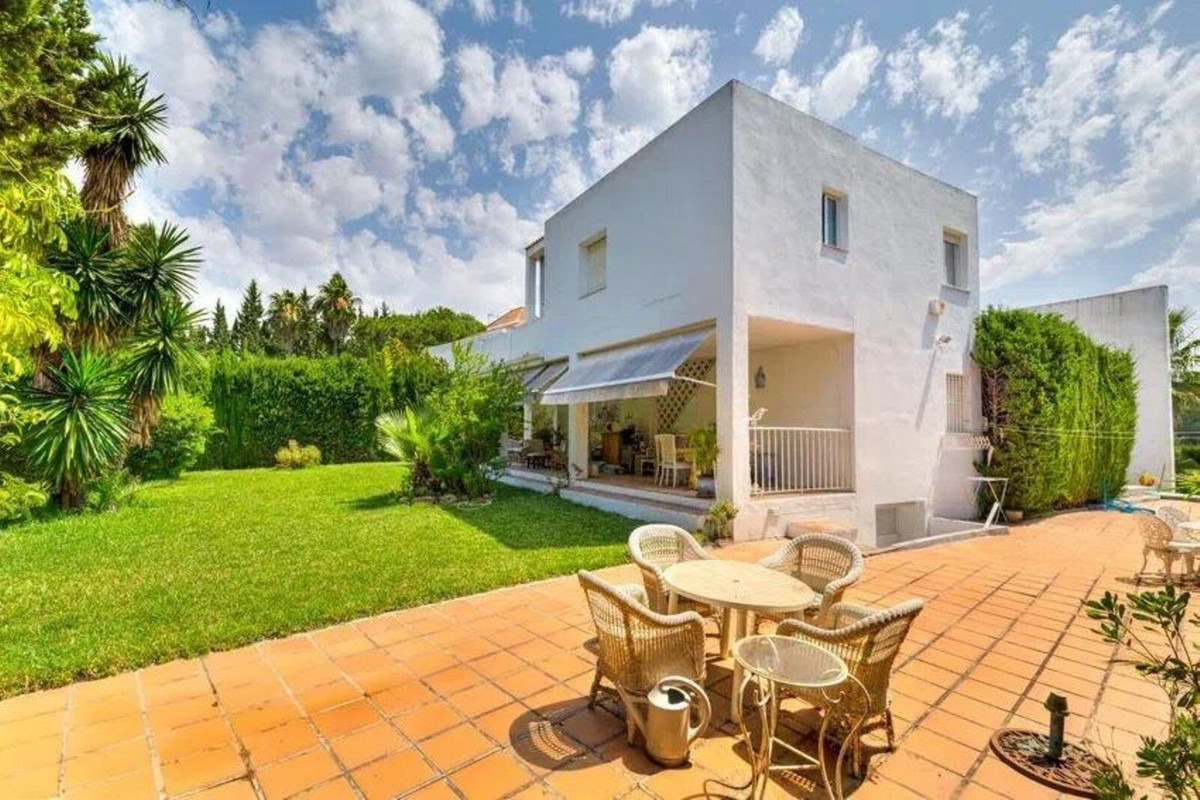 Se vende Villa - Chalet de 5 dormitorios en Costa Del Sol, Málaga, España