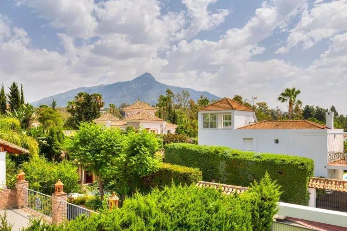 Se vende Villa - Chalet de 5 dormitorios en Costa Del Sol, Málaga, España