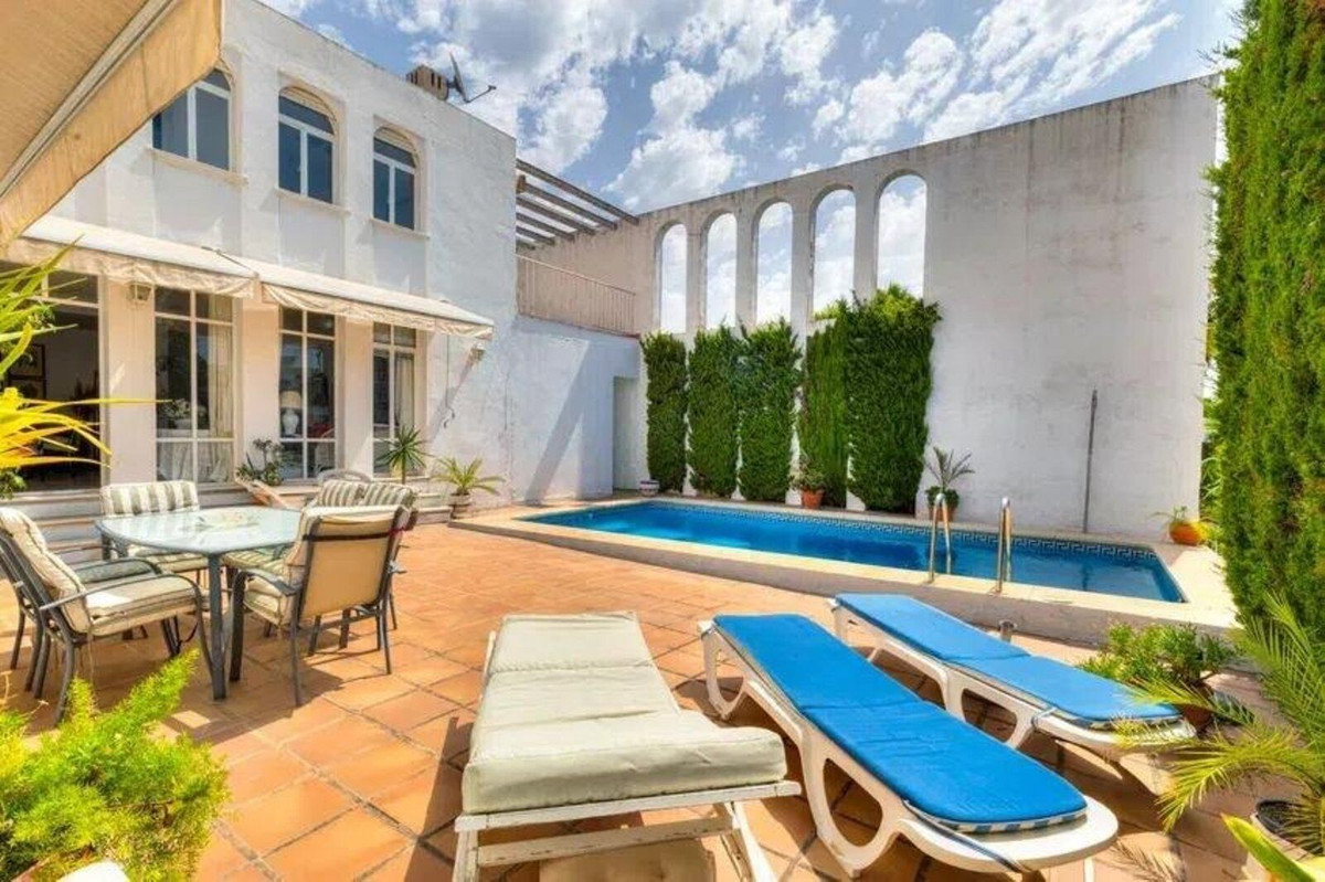 Se vende Villa - Chalet de 5 dormitorios en Costa Del Sol, Málaga, España
