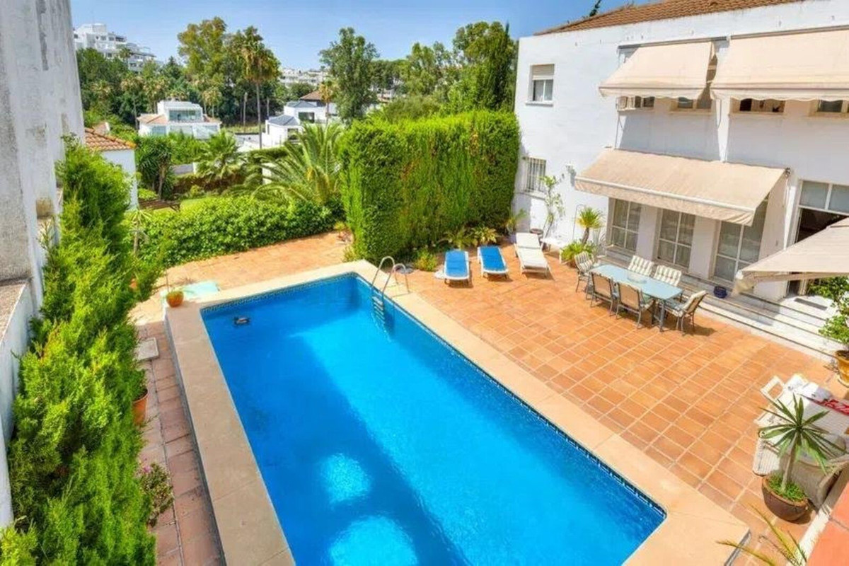 Se vende Villa - Chalet de 5 dormitorios en Costa Del Sol, Málaga, España