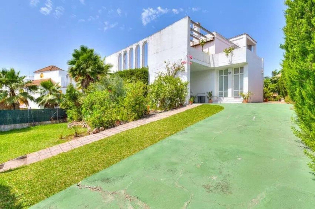 Se vende Villa - Chalet de 5 dormitorios en Costa Del Sol, Málaga, España