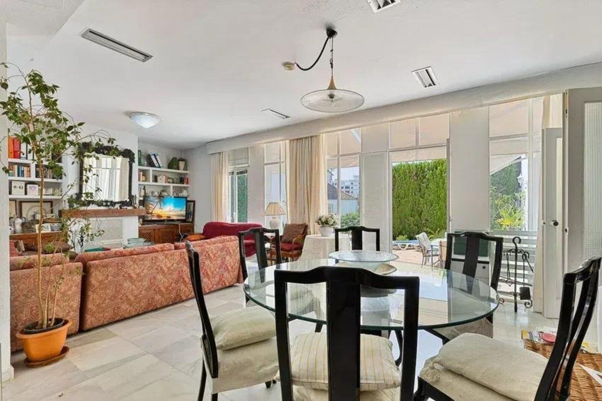 Se vende Villa - Chalet de 5 dormitorios en Costa Del Sol, Málaga, España