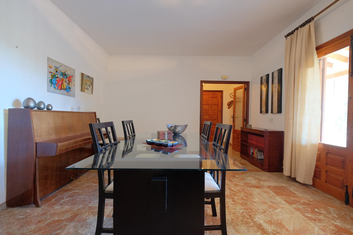 9 Bed Townhouse for sale in Calpe Costa Blanca, Alicante, Spain