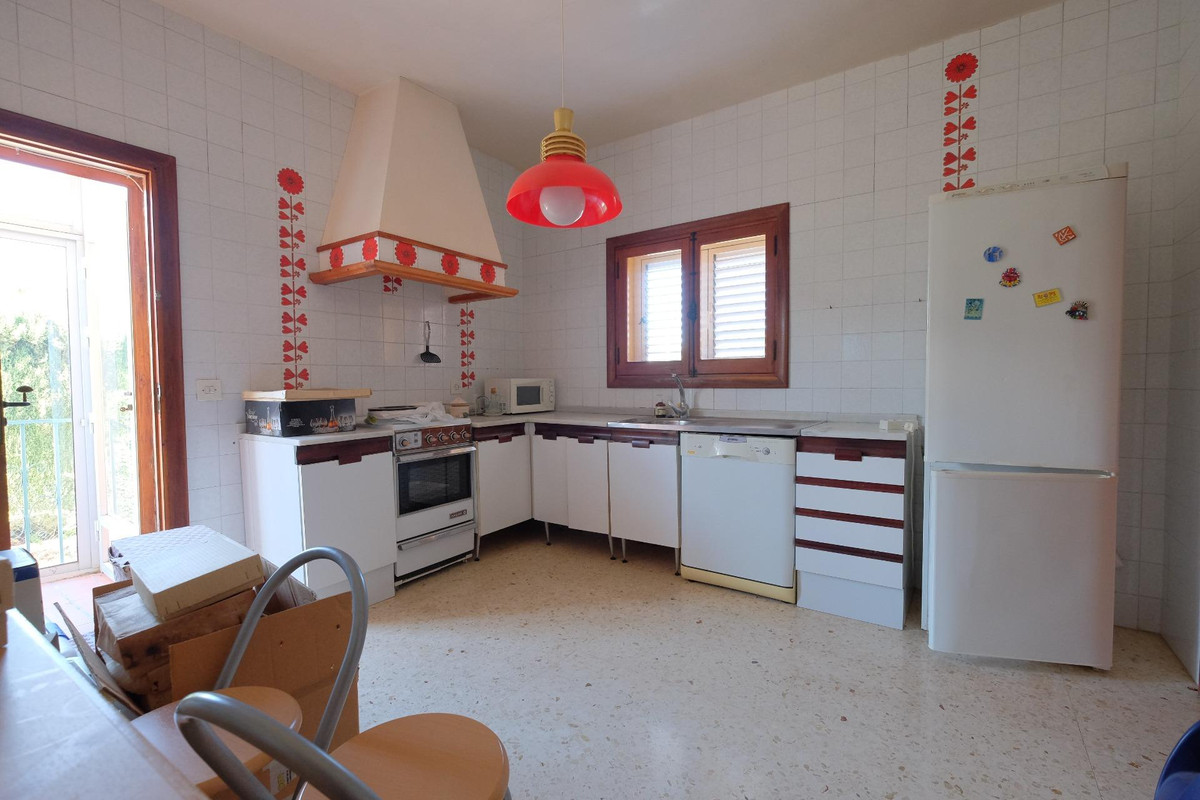 9 Bed Townhouse for sale in Calpe Costa Blanca, Alicante, Spain
