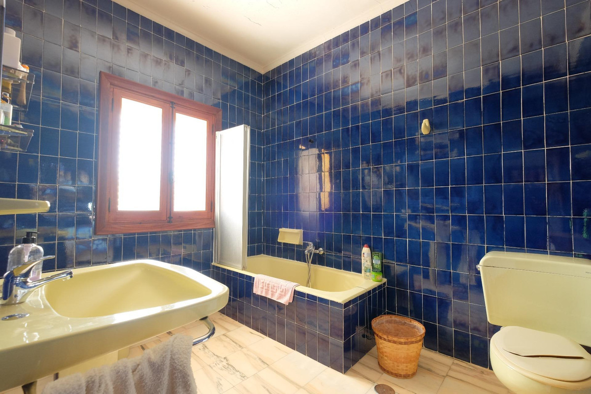 9 Bed Townhouse for sale in Calpe Costa Blanca, Alicante, Spain