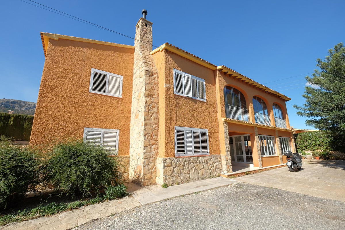 9 Bed Townhouse for sale in Calpe Costa Blanca, Alicante, Spain
