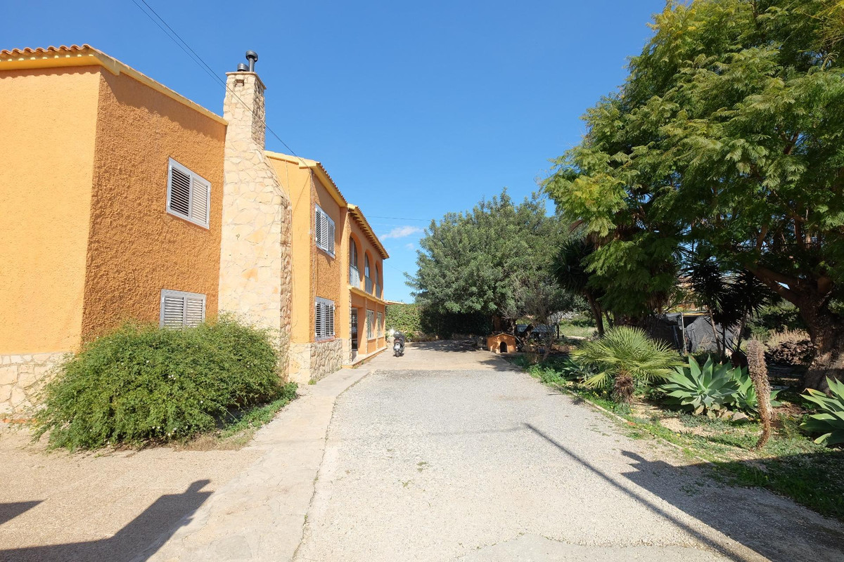 9 Bed Townhouse for sale in Calpe Costa Blanca, Alicante, Spain