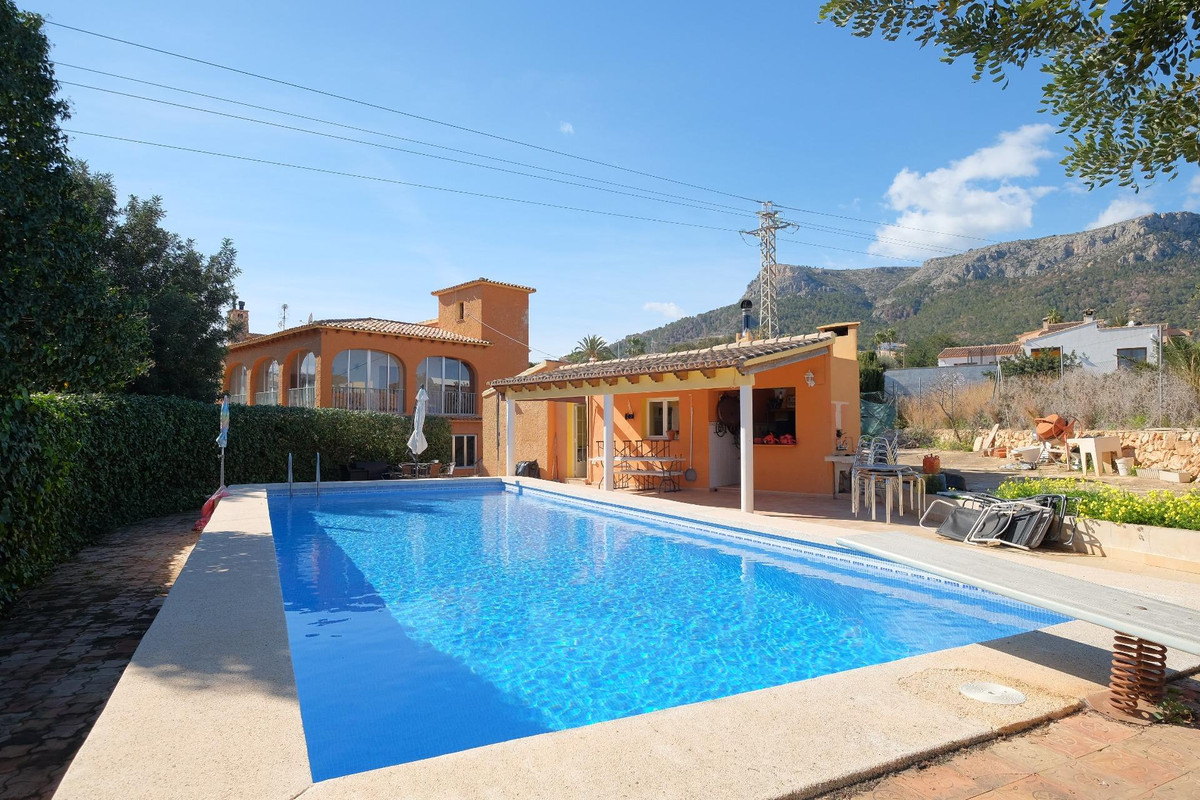 9 Bed Townhouse for sale in Calpe Costa Blanca, Alicante, Spain
