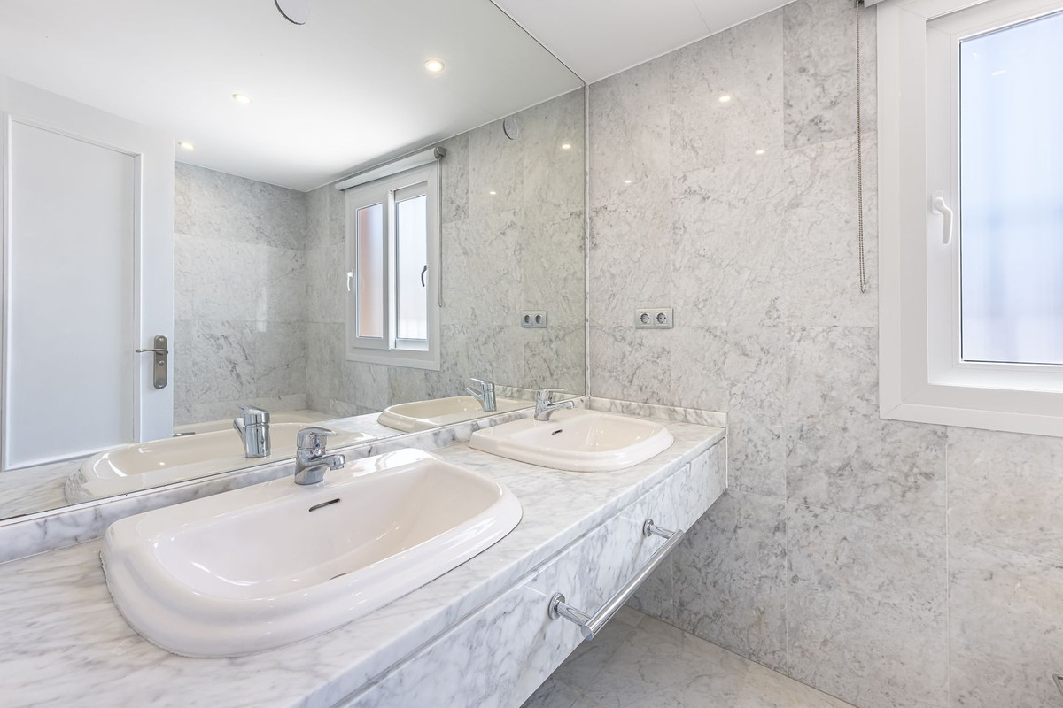 Se vende Adosada de 4 dormitorios en Costa Del Sol, Málaga, España