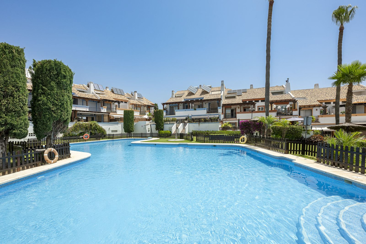 Se vende Adosada de 4 dormitorios en Costa Del Sol, Málaga, España