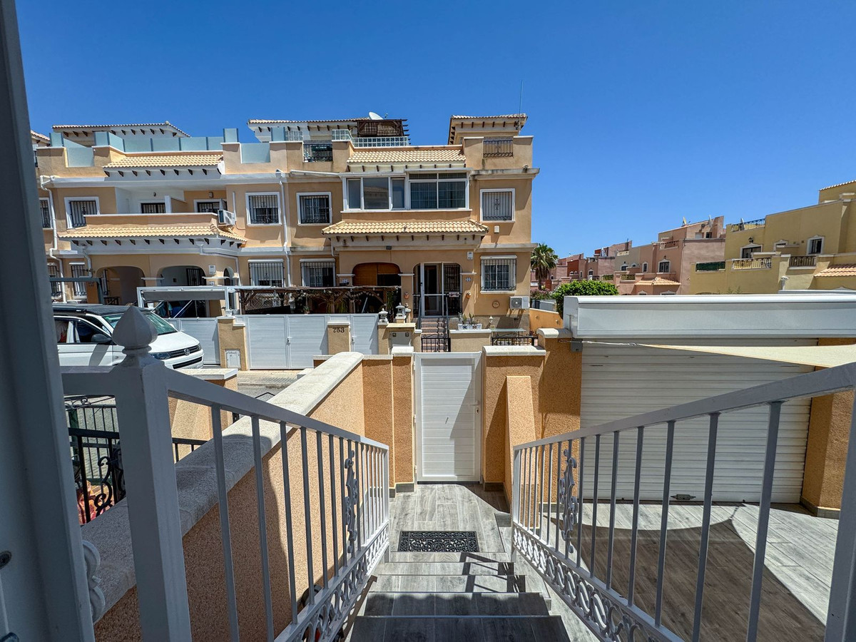 Se vende Pareada de 3 dormitorios en Costa Blanca, Alicante, España