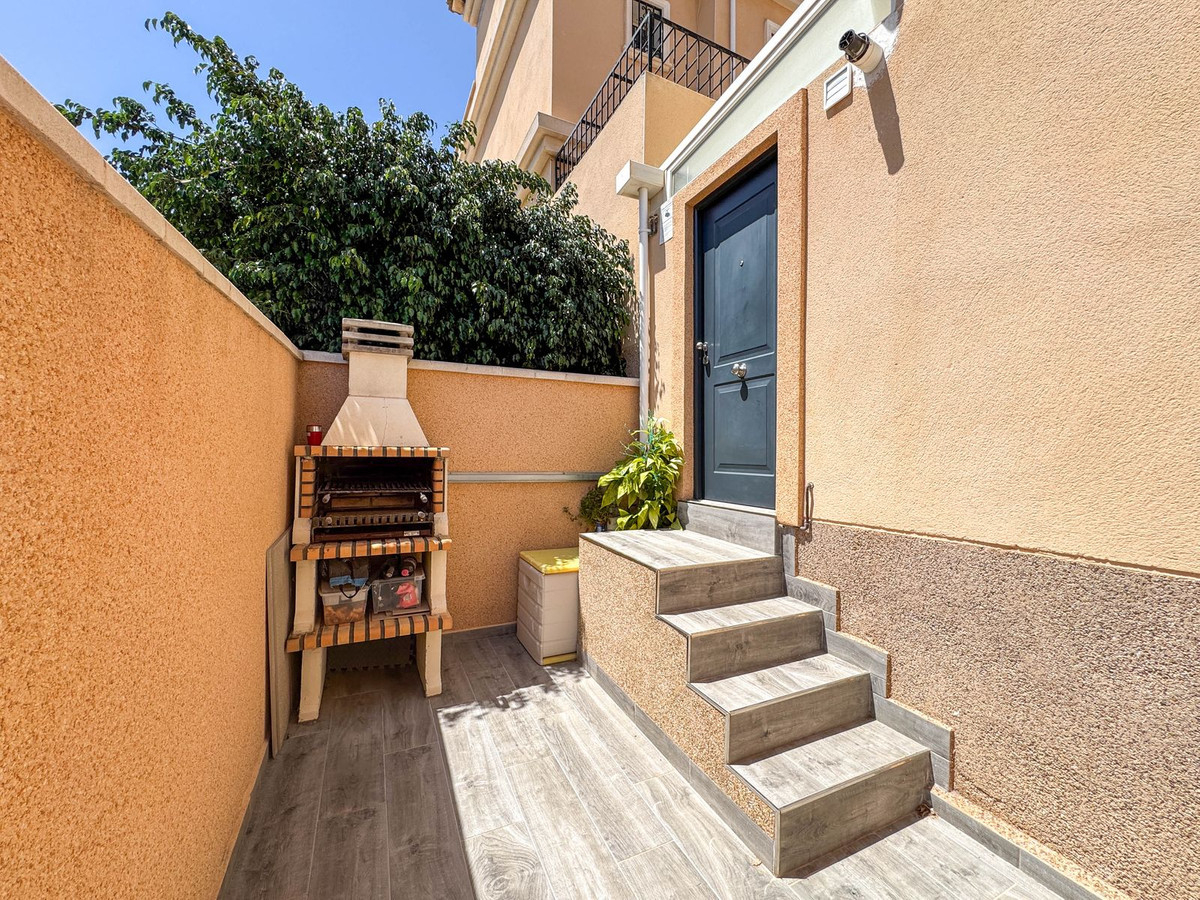 Se vende Pareada de 3 dormitorios en Costa Blanca, Alicante, España