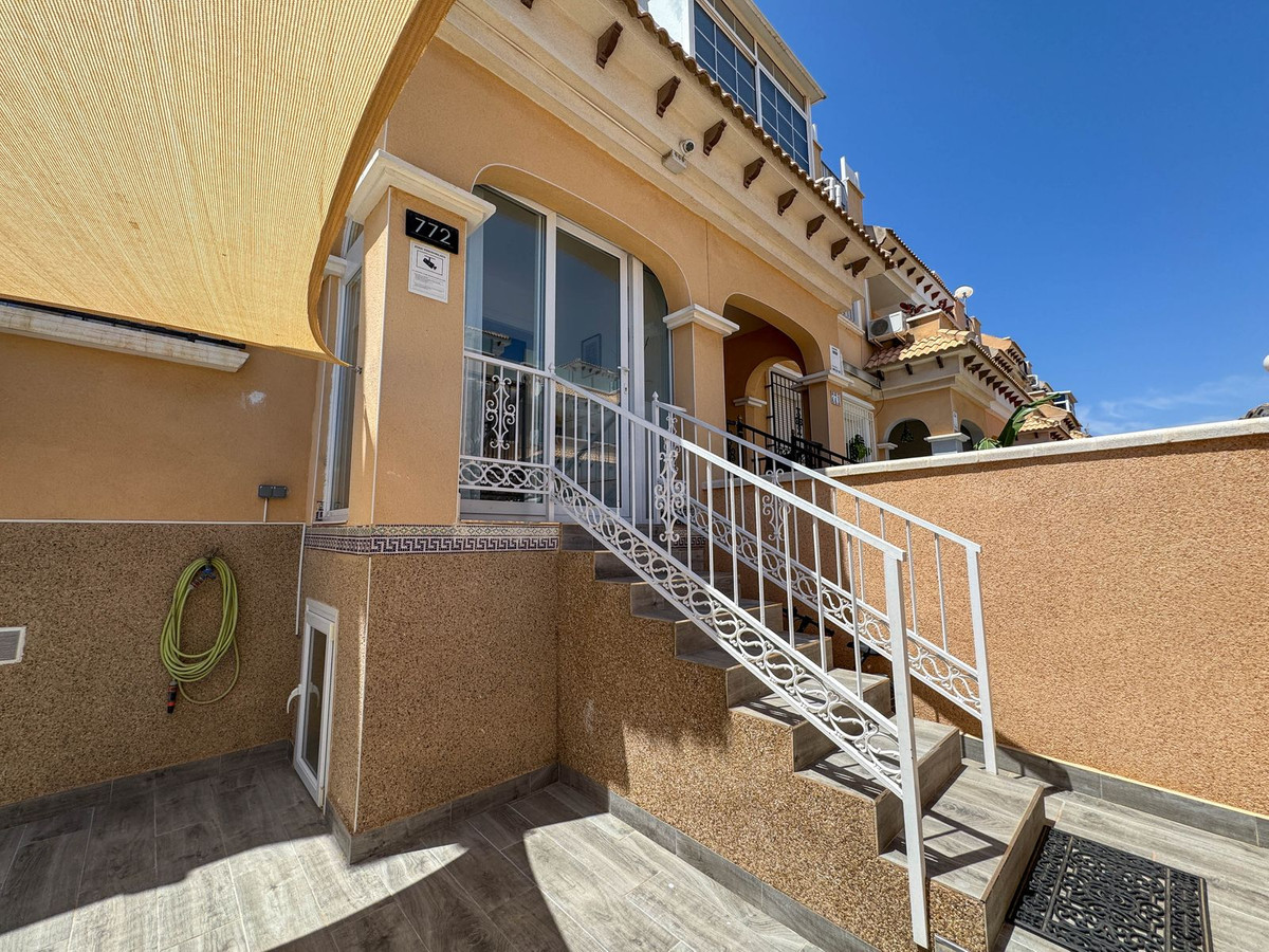 Se vende Pareada de 3 dormitorios en Costa Blanca, Alicante, España