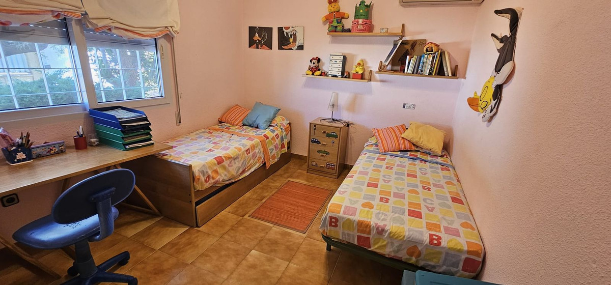 Se vende Villa - Chalet de 5 dormitorios en Costa Blanca, Alicante, España