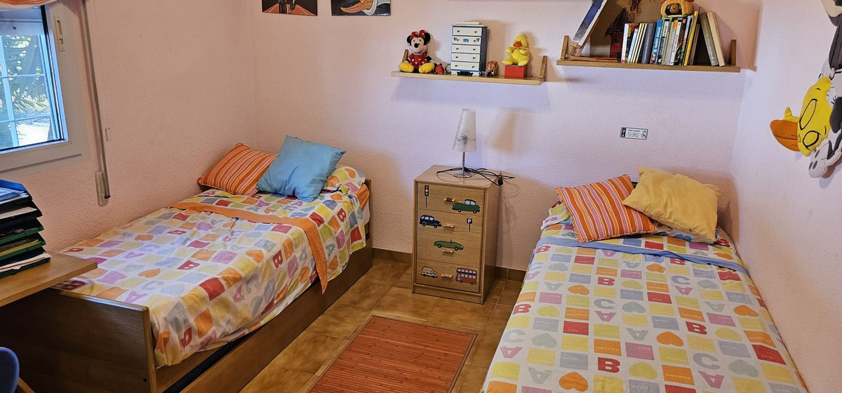 Se vende Villa - Chalet de 5 dormitorios en Costa Blanca, Alicante, España