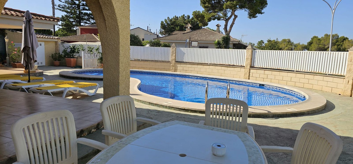 Se vende Villa - Chalet de 5 dormitorios en Costa Blanca, Alicante, España