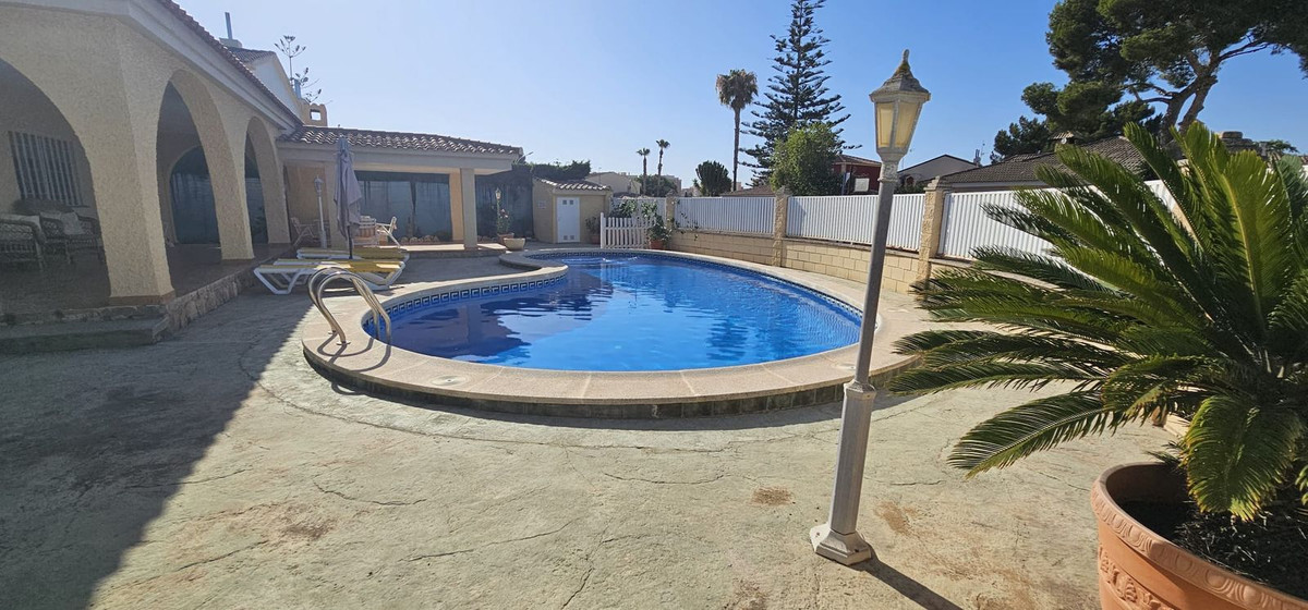 Se vende Villa - Chalet de 5 dormitorios en Costa Blanca, Alicante, España