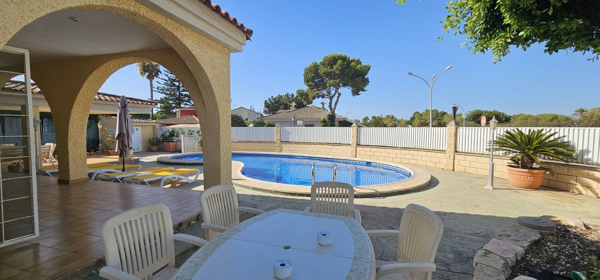 Se vende Villa - Chalet de 5 dormitorios en Costa Blanca, Alicante, España