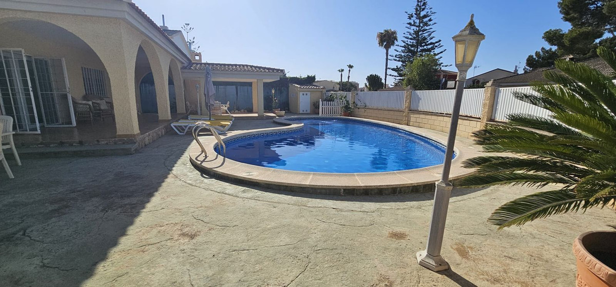 Se vende Villa - Chalet de 5 dormitorios en Costa Blanca, Alicante, España