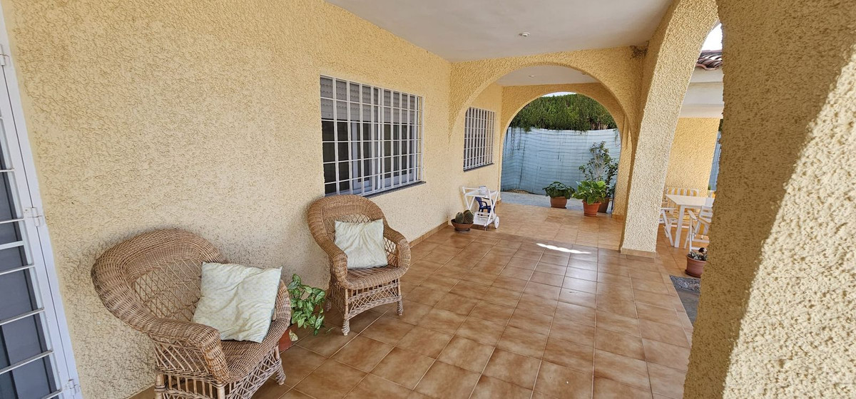 Se vende Villa - Chalet de 5 dormitorios en Costa Blanca, Alicante, España