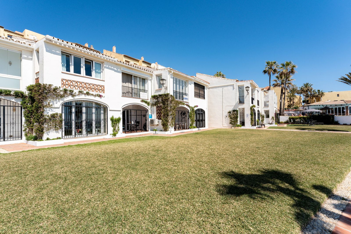 2 Bed Townhouse for sale in Calahonda Costa Del Sol, Málaga, Spain