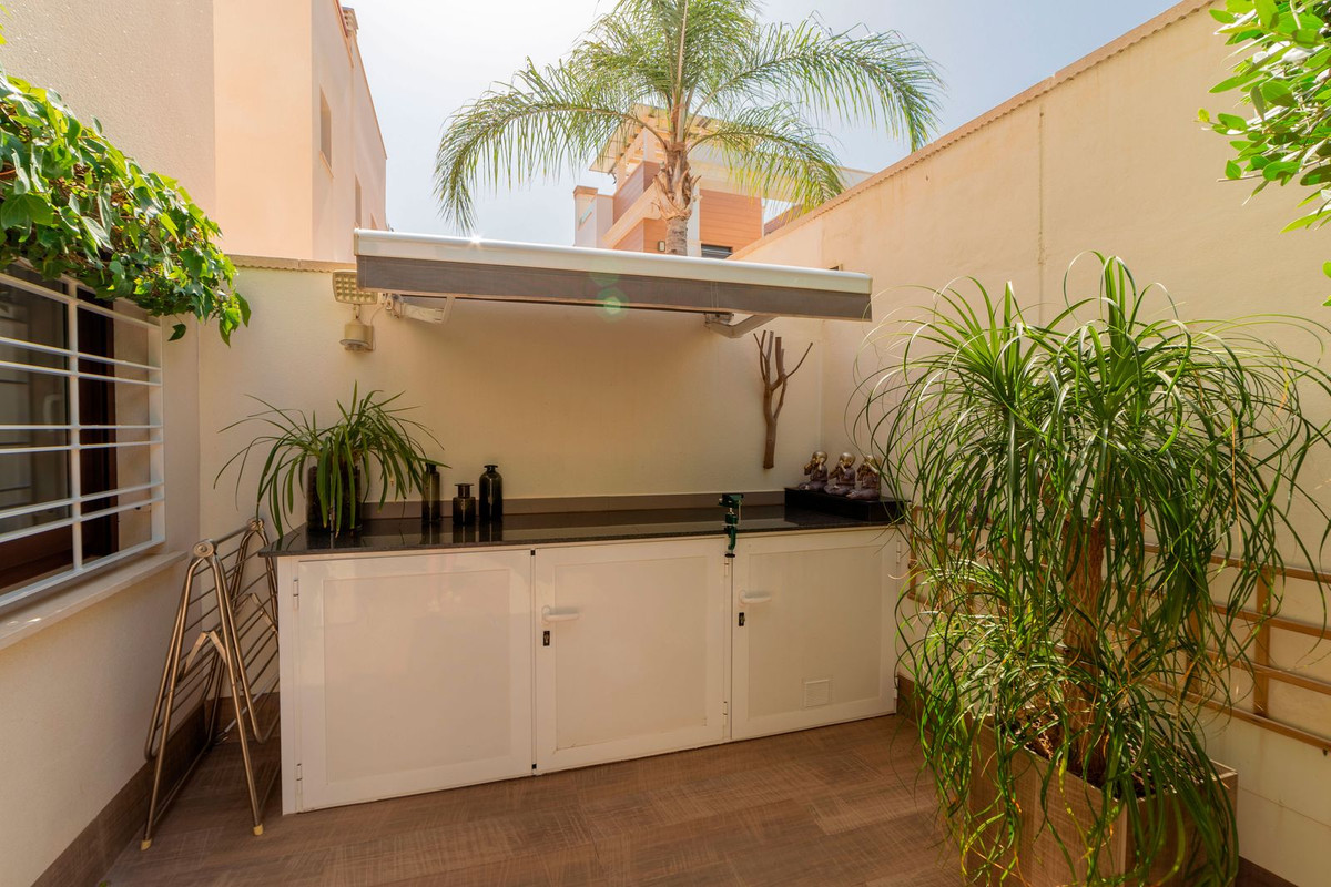Se vende Villa - Chalet de 3 dormitorios en Costa Blanca, Alicante, España
