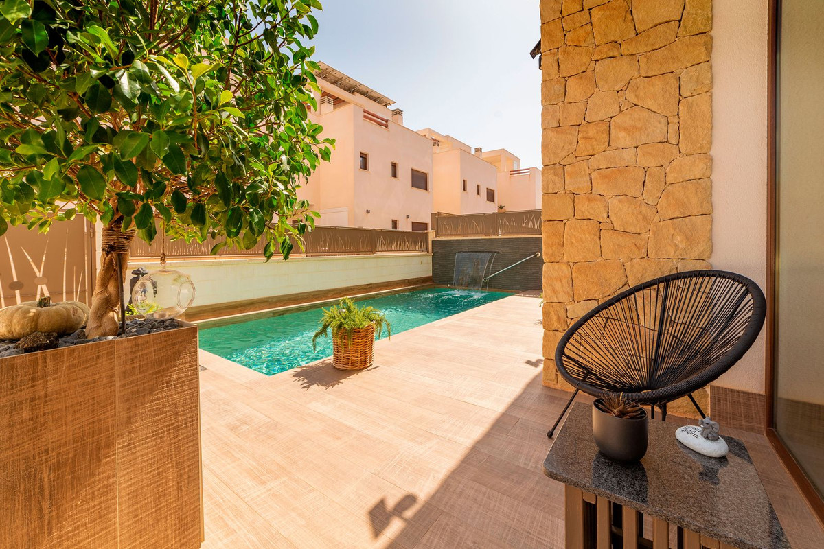 Se vende Villa - Chalet de 3 dormitorios en Costa Blanca, Alicante, España