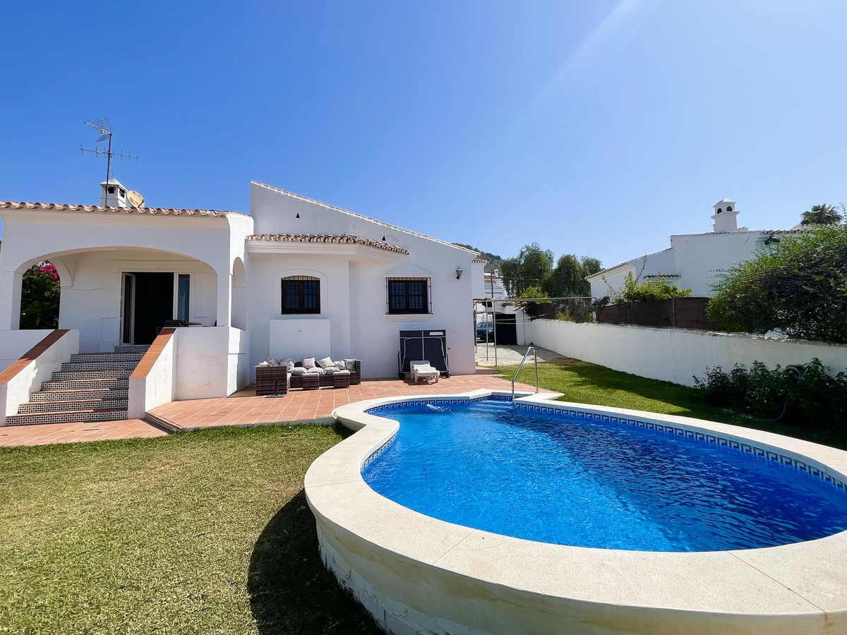 2 Bed Townhouse for sale in Nerja Costa Del Sol East, Málaga, Spain