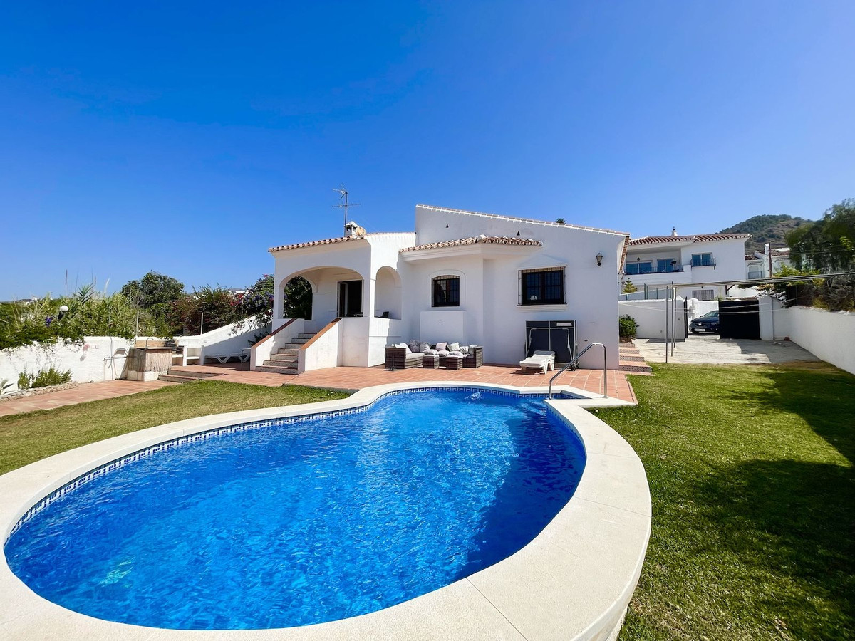 2 Bed Townhouse for sale in Nerja Costa Del Sol East, Málaga, Spain