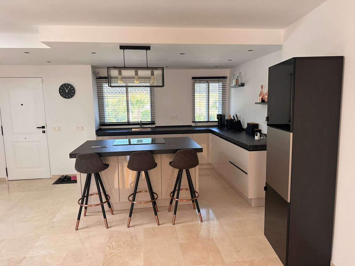 Se vende Apartamento en Planta Última de 2 dormitorios en Costa Del Sol, Málaga, España