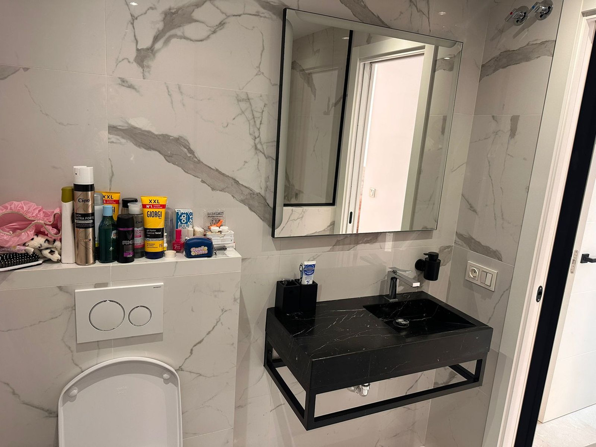 Se vende Apartamento en Planta Última de 2 dormitorios en Costa Del Sol, Málaga, España