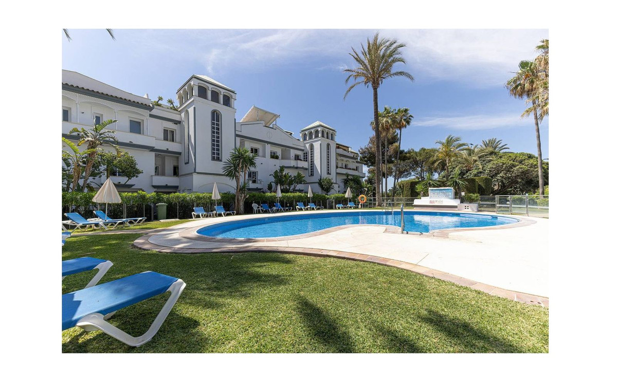 Se vende Apartamento en Planta Última de 2 dormitorios en Costa Del Sol, Málaga, España