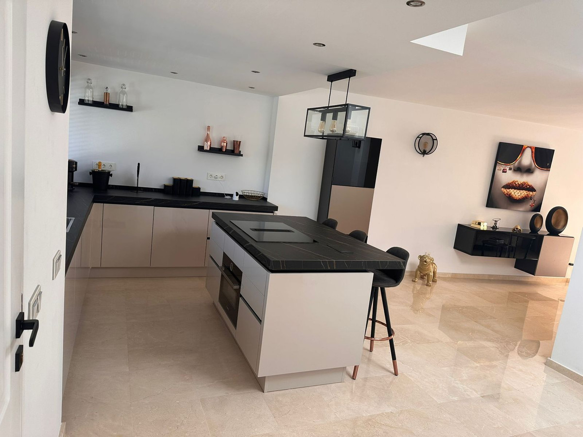 Se vende Apartamento en Planta Última de 2 dormitorios en Costa Del Sol, Málaga, España