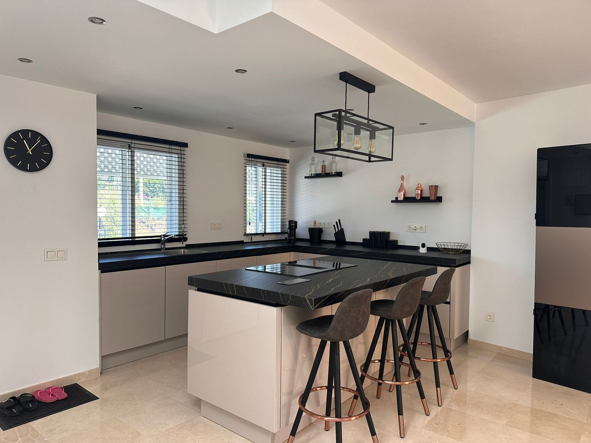 Se vende Apartamento en Planta Última de 2 dormitorios en Costa Del Sol, Málaga, España