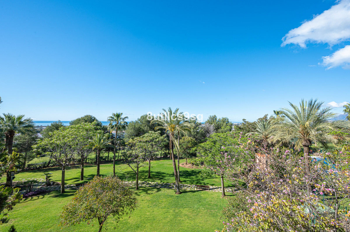 3 Bed Apartment for sale in Nueva Andalucía Costa Del Sol, Málaga, Spain