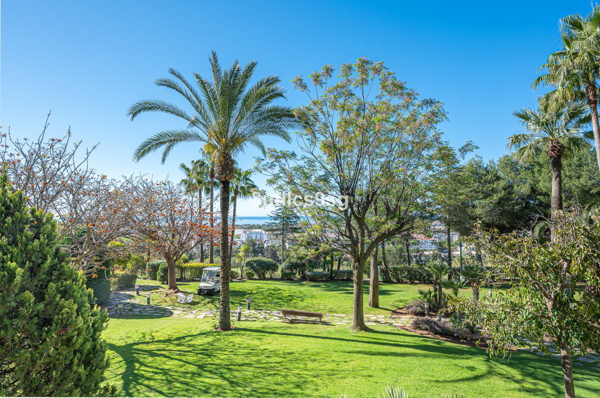 3 Bed Apartment for sale in Nueva Andalucía Costa Del Sol, Málaga, Spain