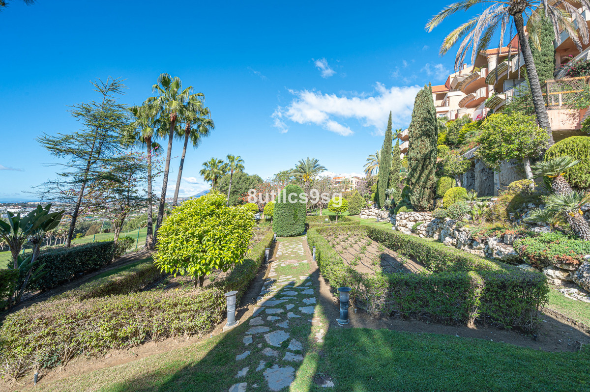 3 Bed Apartment for sale in Nueva Andalucía Costa Del Sol, Málaga, Spain